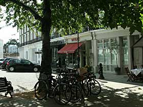 Finding property in Holland Park -holland-park-high-street